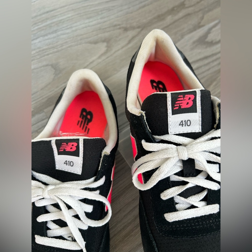 ✨New Balance Black Sneakers with Hot Pink 'N' Accent - Picture 6 of 11